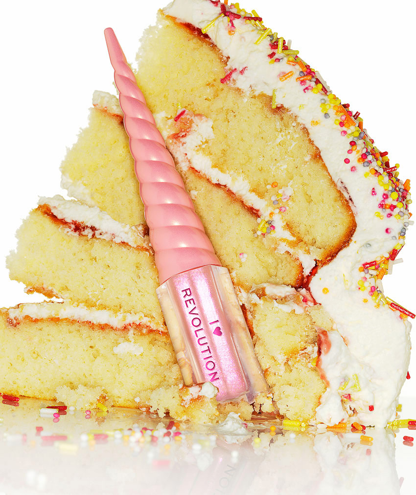  Revolution cosmetics lip gloss set on sponge cake